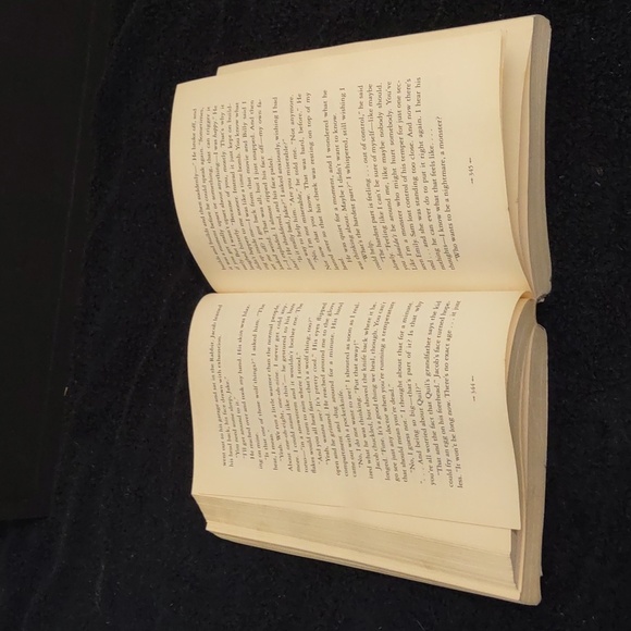 VERY USED NEW MOON PAPERBACK BOOK 2ND BOOK IN TWILIGHT SERIES HAS WEAR - Picture 11 of 15